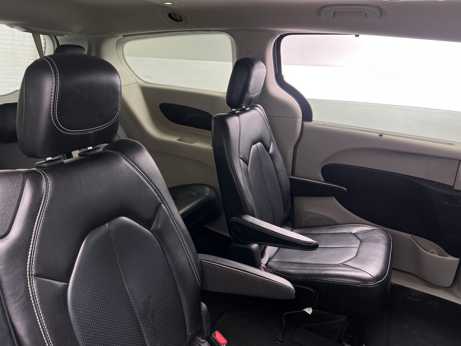 Thumbnail: 2021 Chrysler Voyager - 5