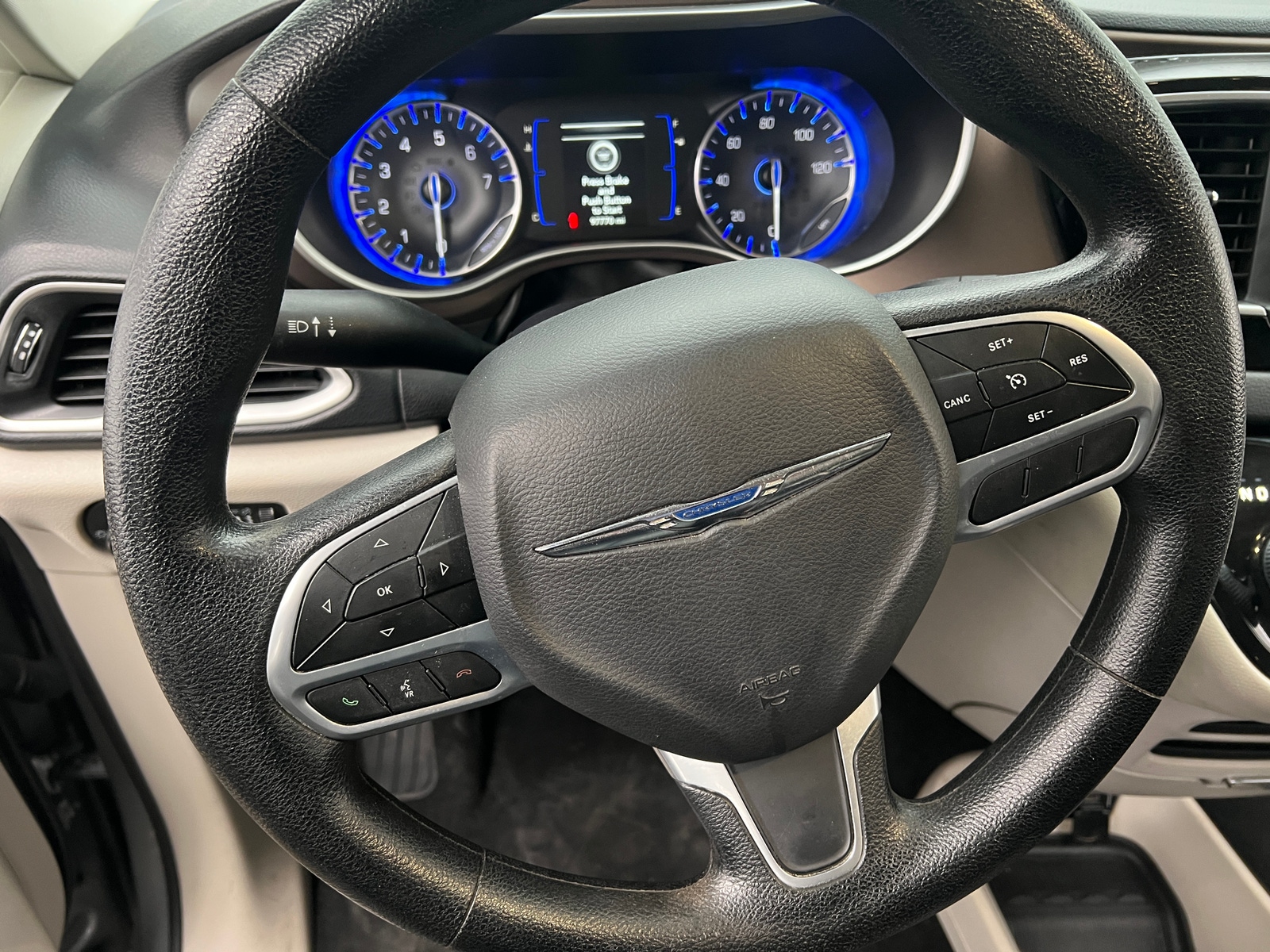 Thumbnail: 2021 Chrysler Voyager - 4