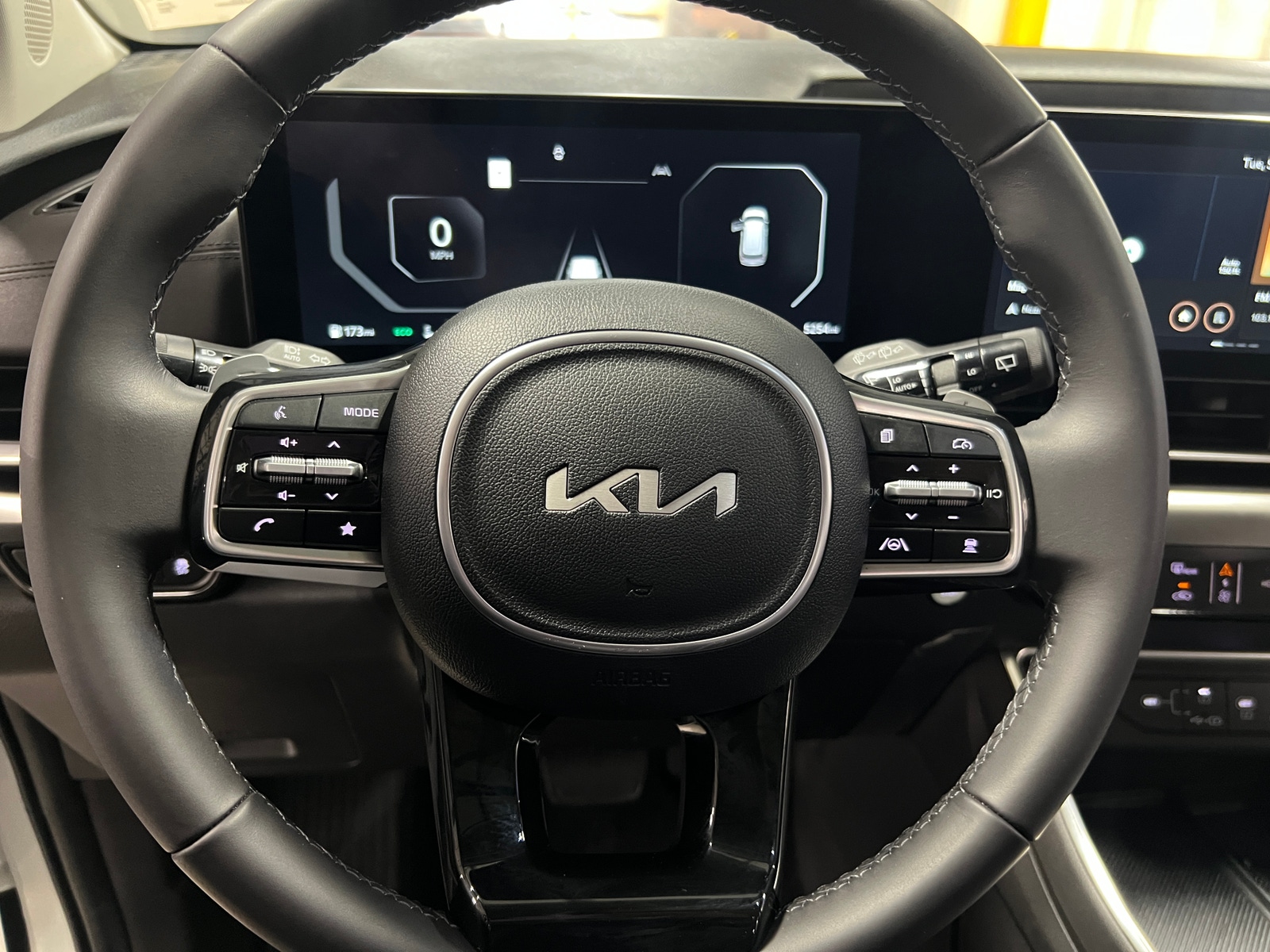 Thumbnail: 2025 Kia Carnival - 4