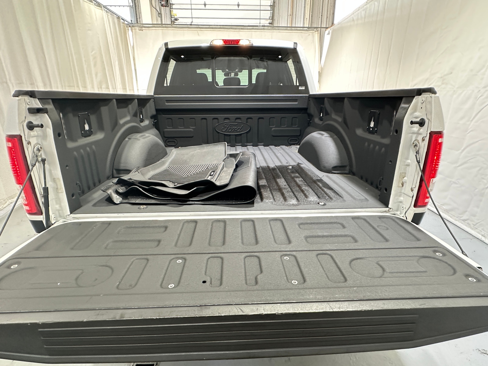 Thumbnail: 2017 Ford Econoline - 7