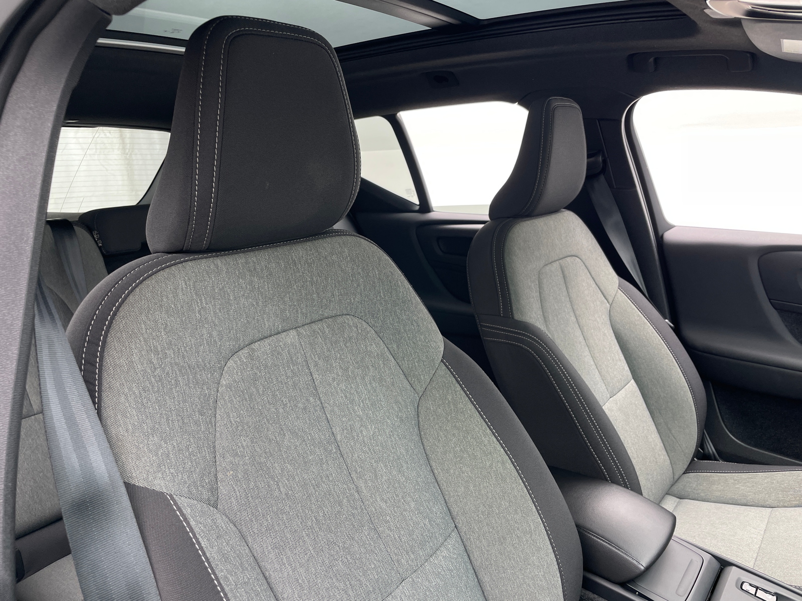 Thumbnail: 2024 Volvo XC40 - 2