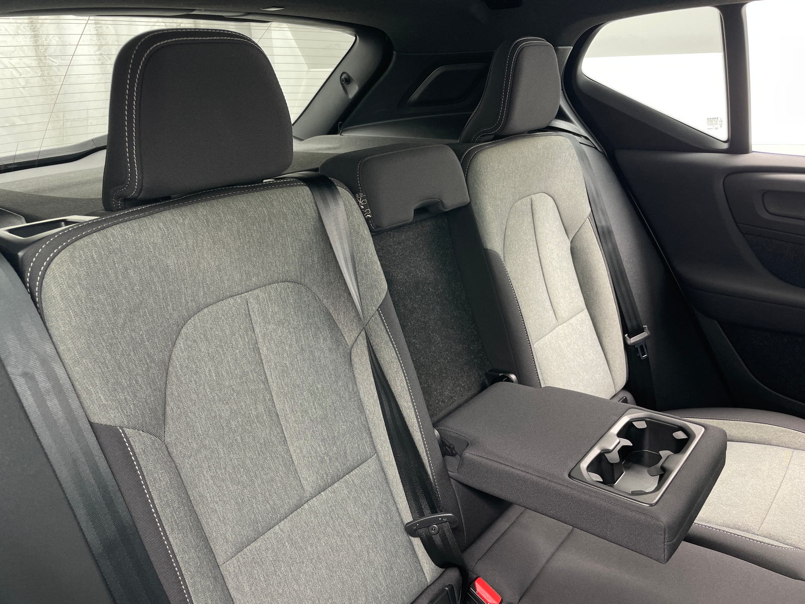 Thumbnail: 2024 Volvo XC40 - 6