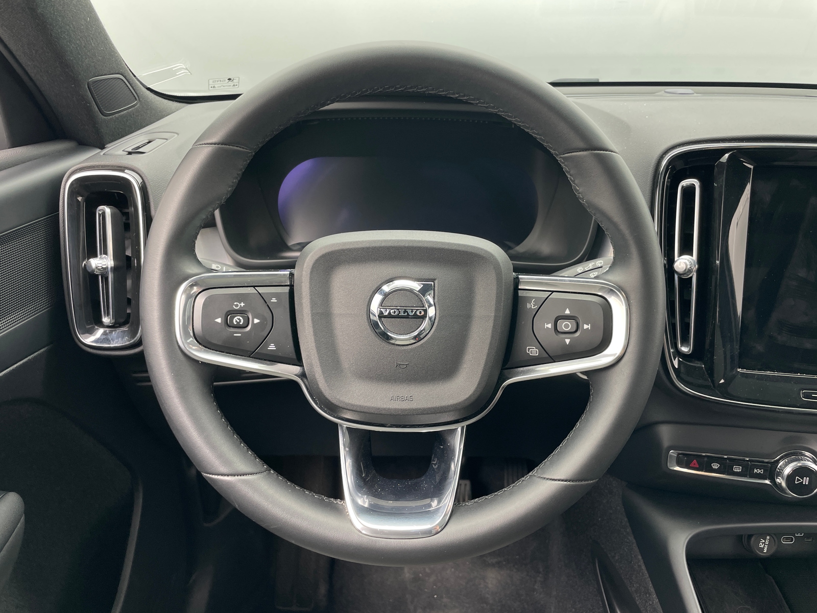 Thumbnail: 2024 Volvo XC40 - 5