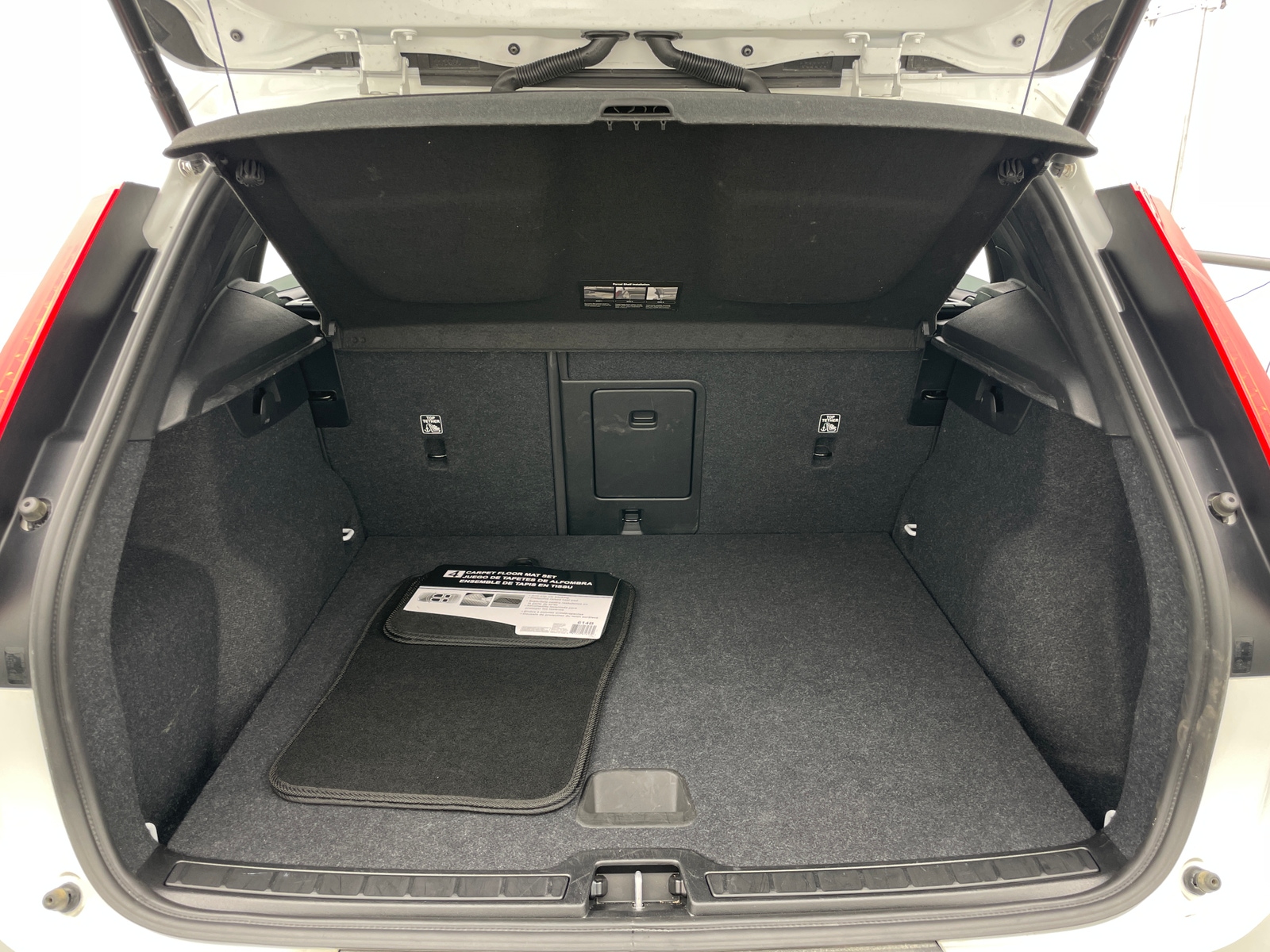 Thumbnail: 2024 Volvo XC40 - 7