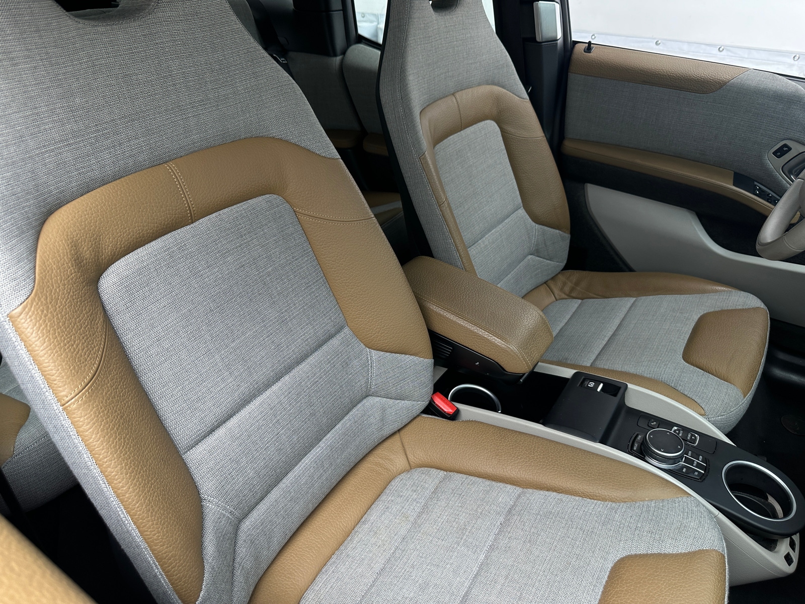 Thumbnail: 2017 BMW i3 - 2
