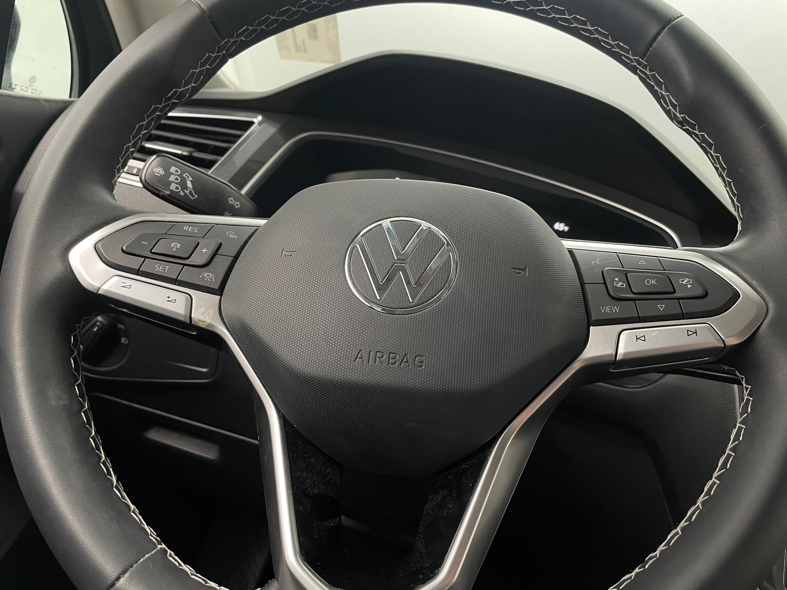 Thumbnail: 2023 Volkswagen Tiguan - 5