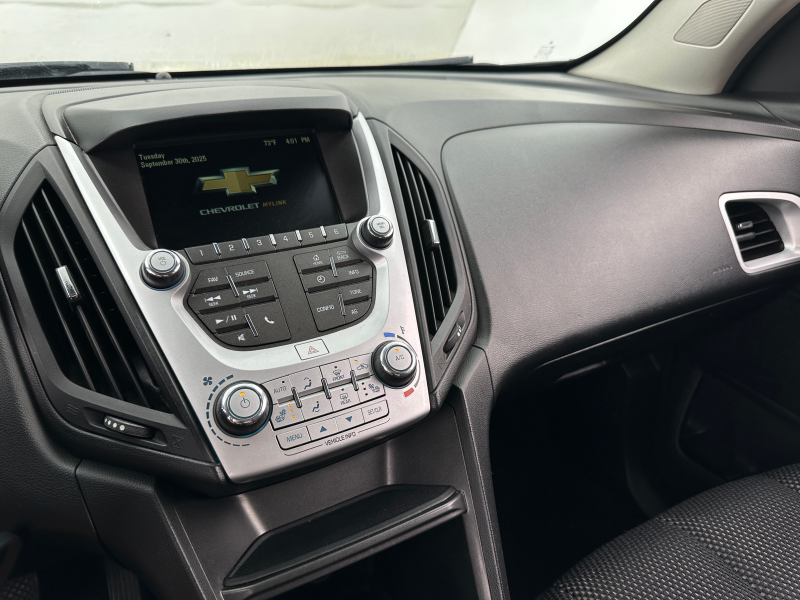 Thumbnail: 2017 Chevrolet Equinox - 4