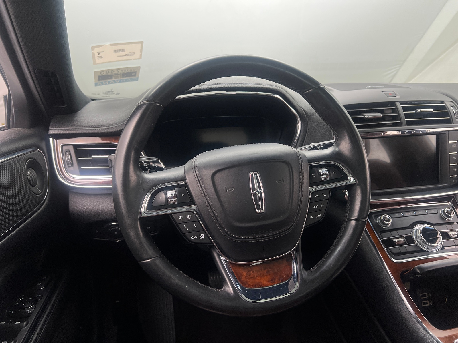 Thumbnail: 2017 Lincoln Continental - 4