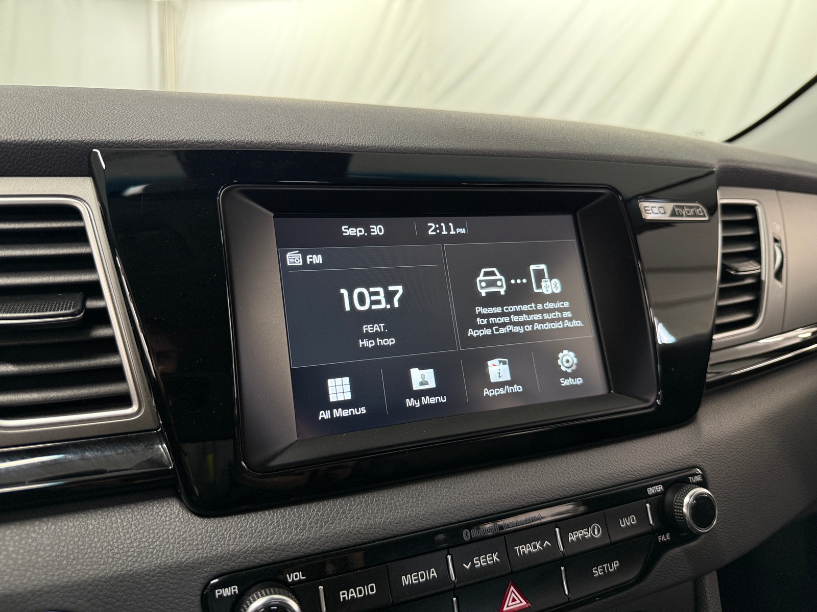 Thumbnail: 2017 Kia Niro - 3