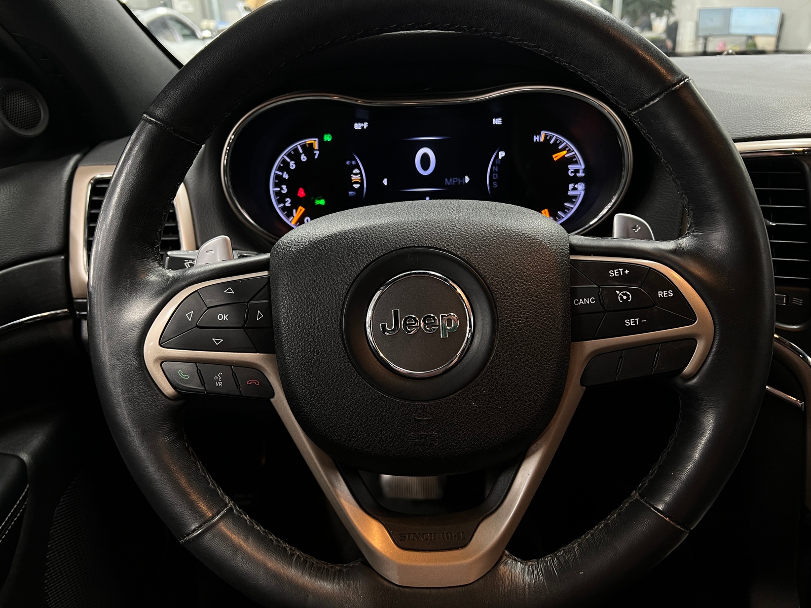 Thumbnail: 2015 Jeep Grand Cherokee - 4