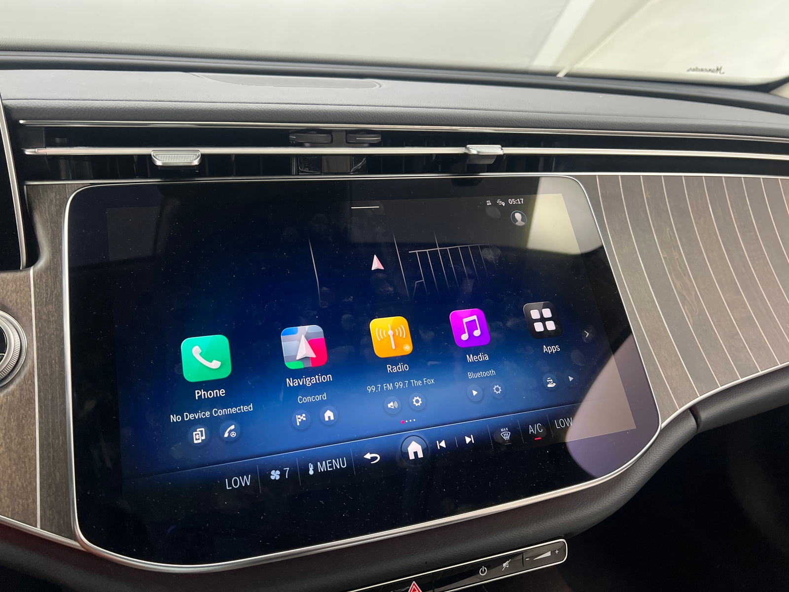 Thumbnail: 2025 Mercedes-Benz E-Class - 3