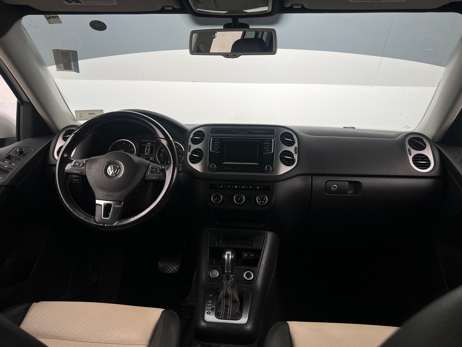 Thumbnail: 2016 Volkswagen Tiguan - 3
