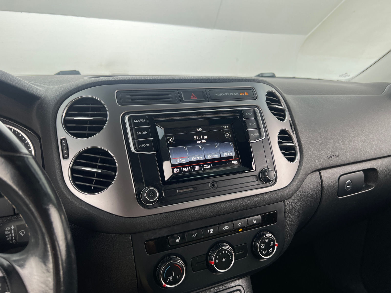 Thumbnail: 2016 Volkswagen Tiguan - 4