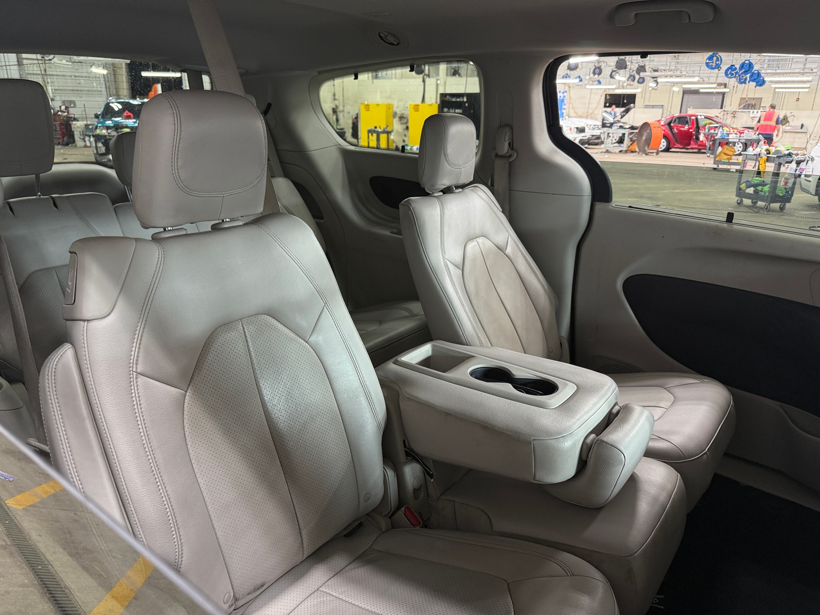 Thumbnail: 2018 Chrysler Pacifica - 5
