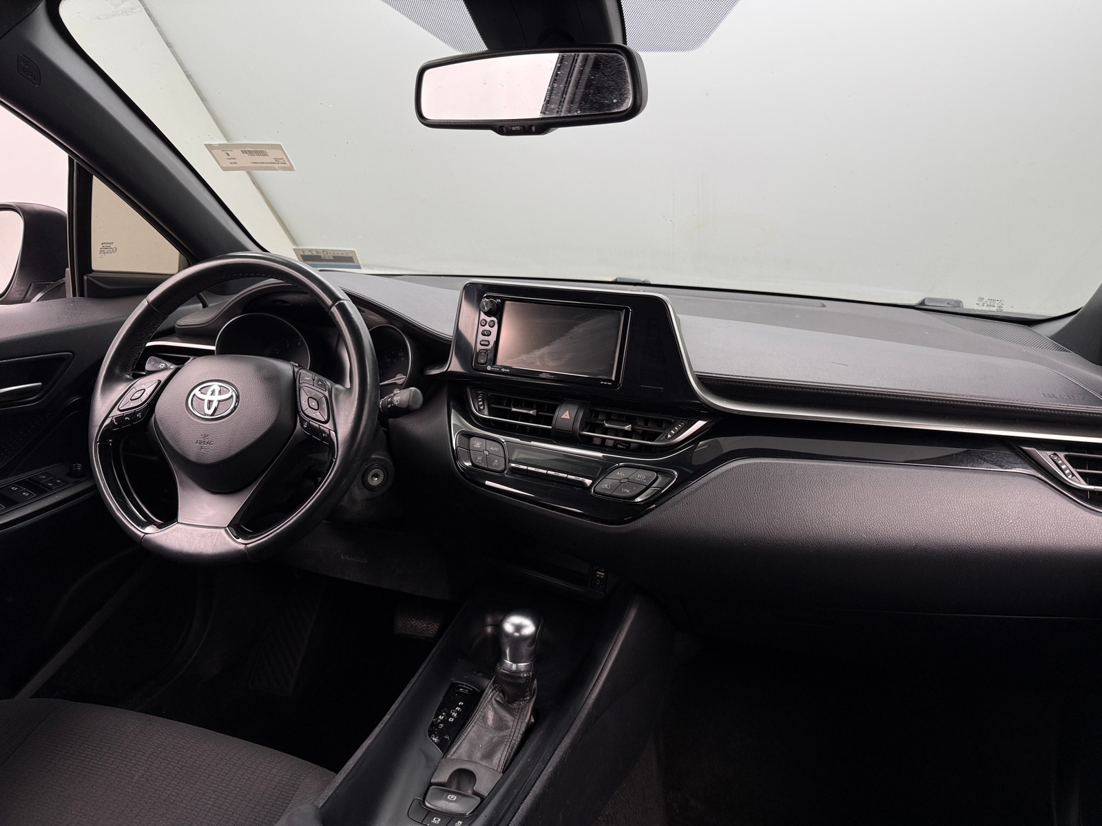 Thumbnail: 2018 Toyota C-HR - 3