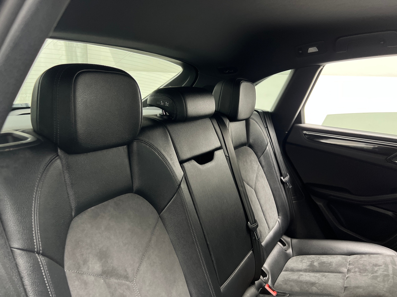 Thumbnail: 2017 Porsche Macan - 5