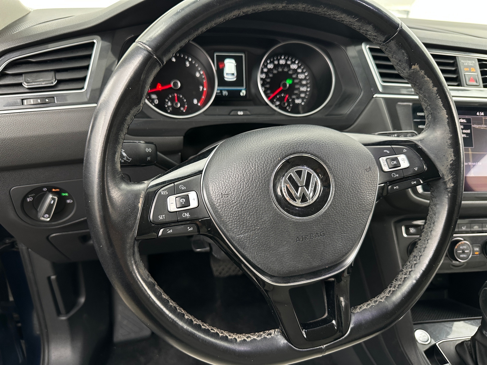 Thumbnail: 2018 Volkswagen Tiguan - 4