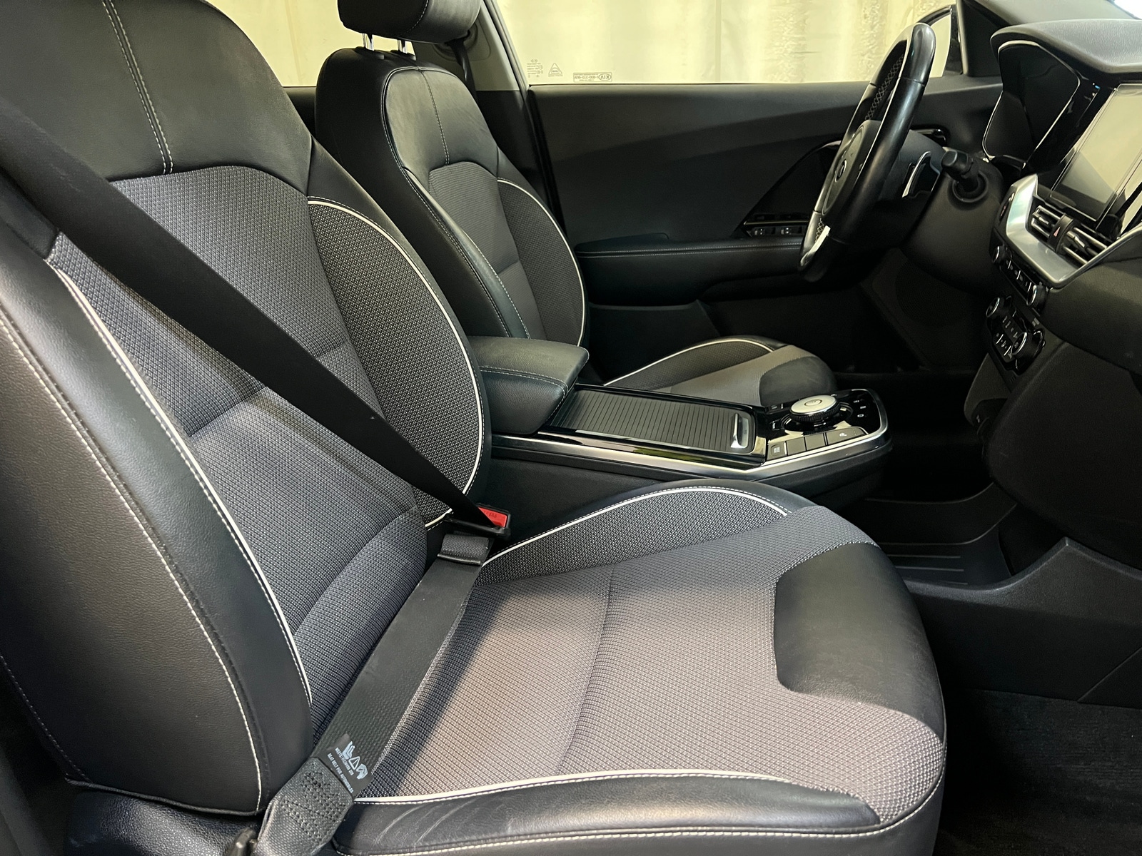 Thumbnail: 2020 Kia Niro - 2