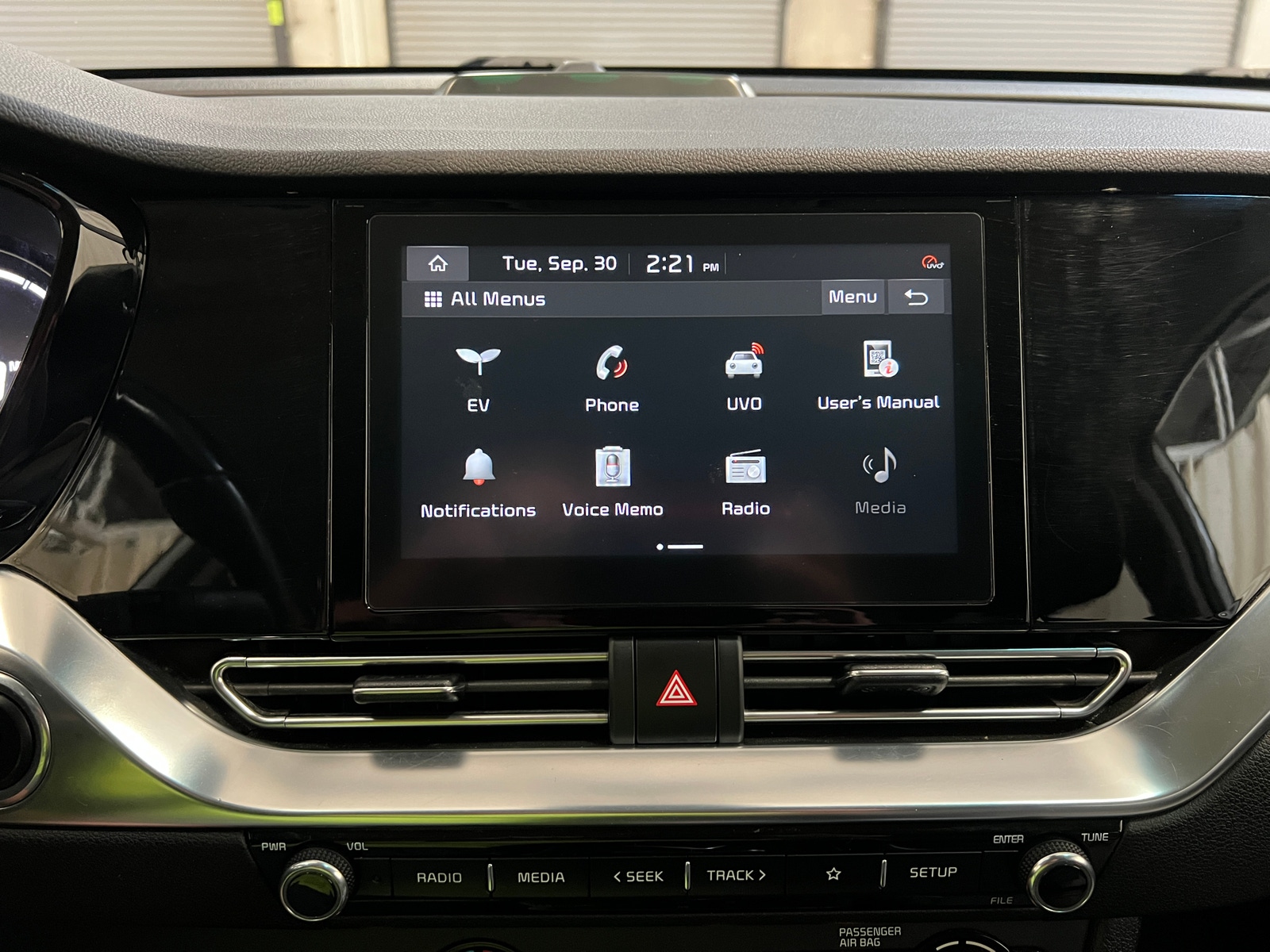 Thumbnail: 2020 Kia Niro - 4