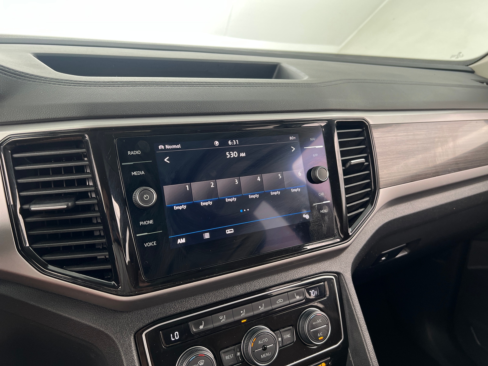 Thumbnail: 2021 Volkswagen Atlas - 3
