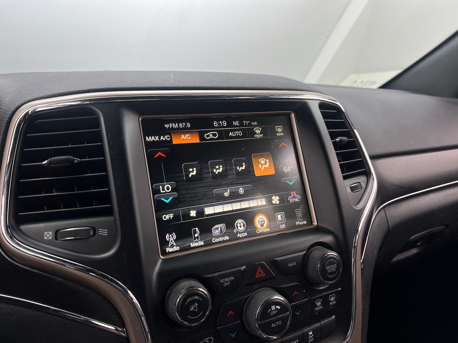 Thumbnail: 2017 Jeep Grand Cherokee - 3