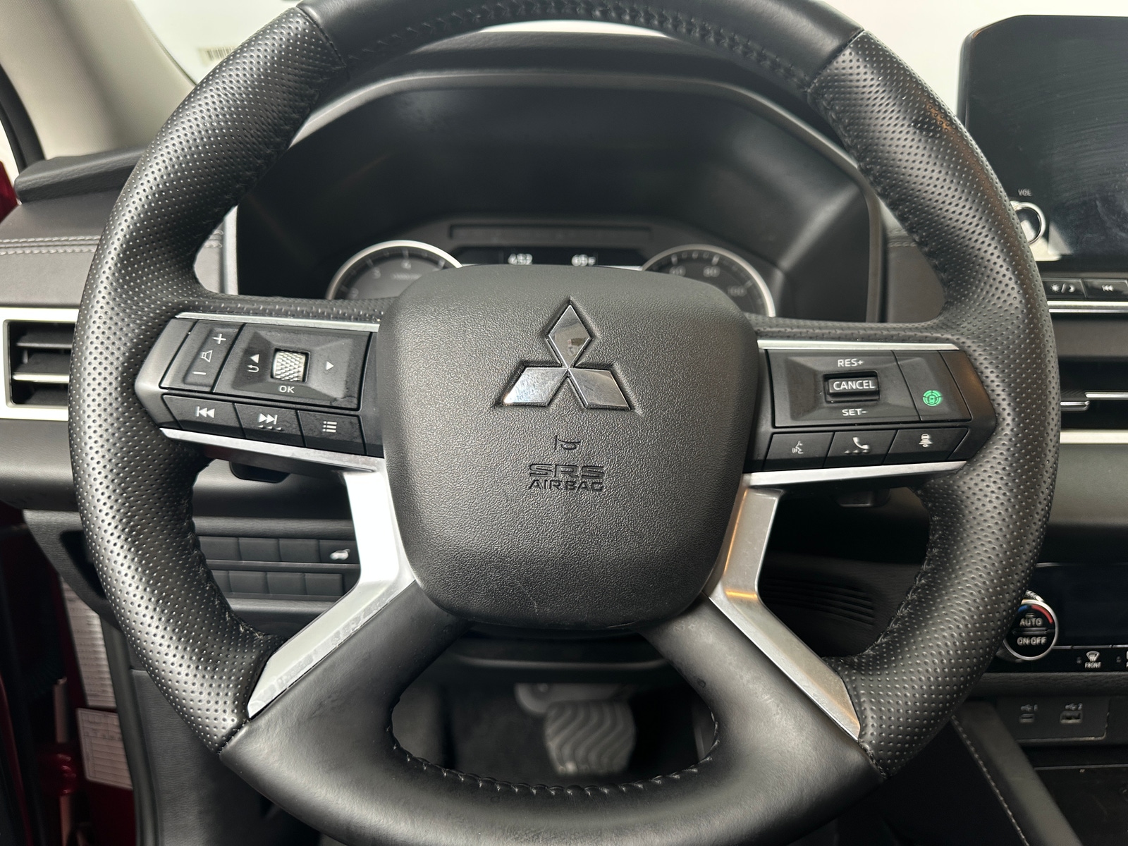 Thumbnail: 2024 Mitsubishi Outlander - 4