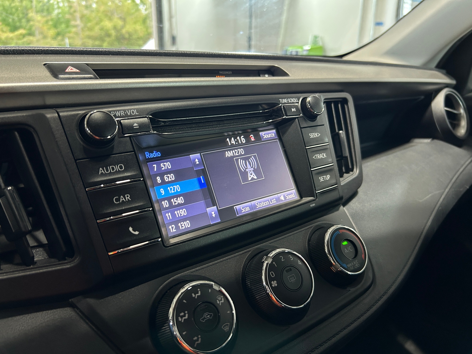 Thumbnail: 2016 Toyota RAV4 - 4
