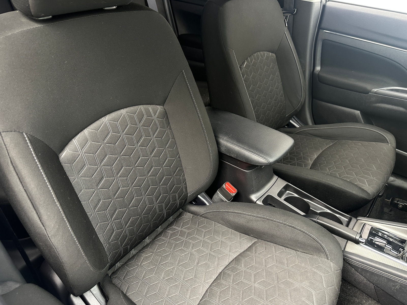 Thumbnail: 2020 Mitsubishi Outlander Sport - 2