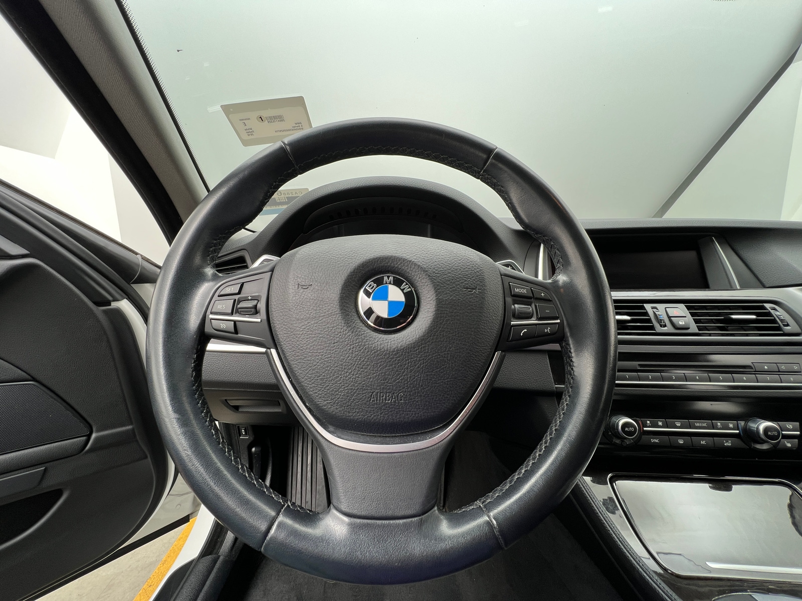Thumbnail: 2016 BMW 5 Series - 4
