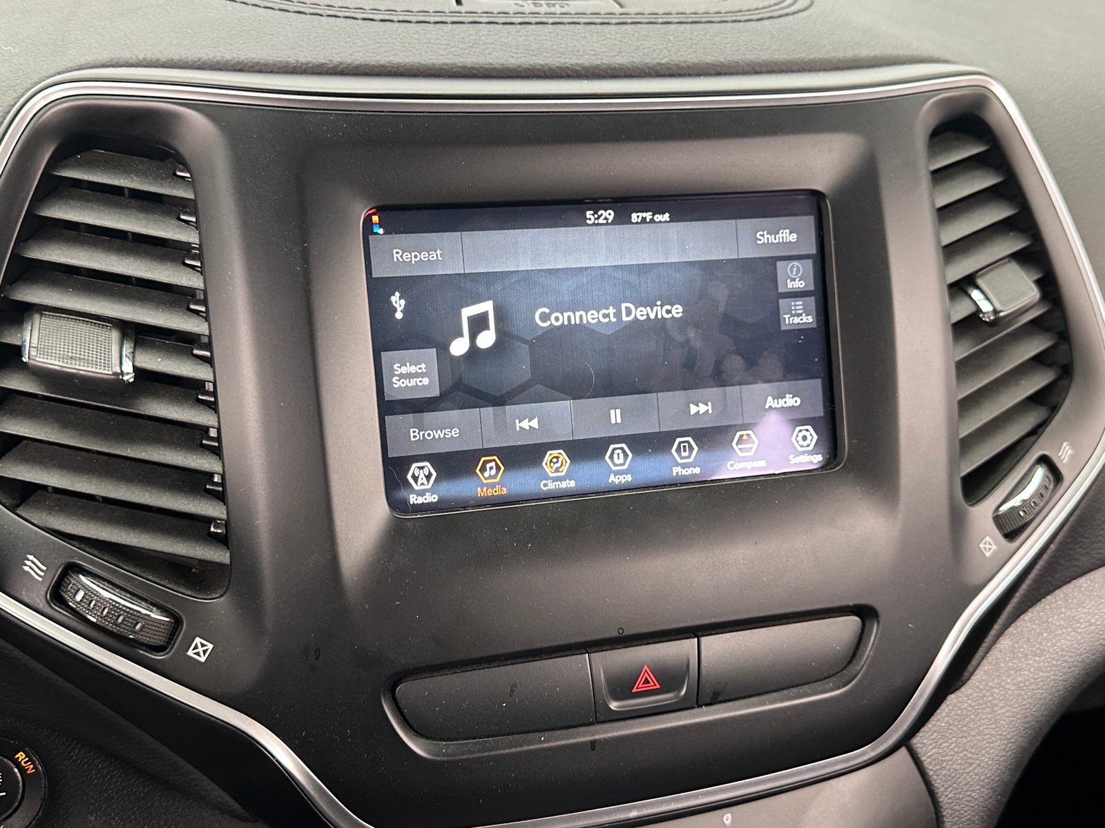 Thumbnail: 2019 Jeep Cherokee - 4