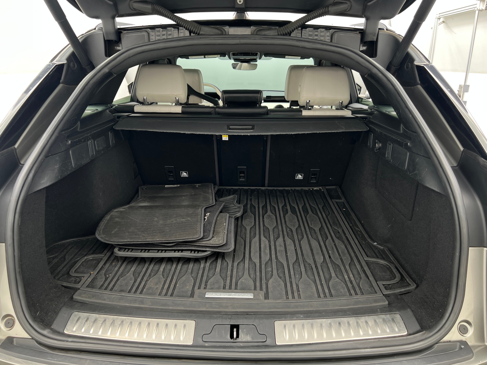 Thumbnail: 2019 Land Rover Range Rover Velar - 6