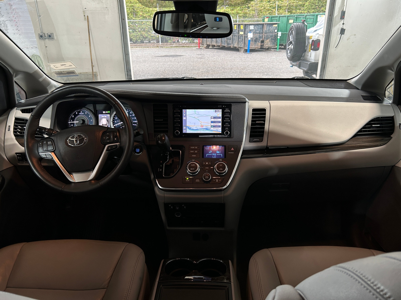 Thumbnail: 2018 Toyota Sienna - 2