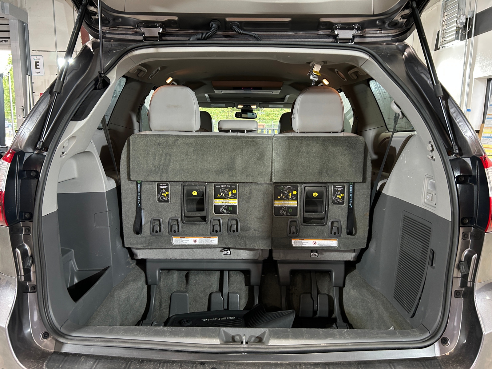Thumbnail: 2018 Toyota Sienna - 6