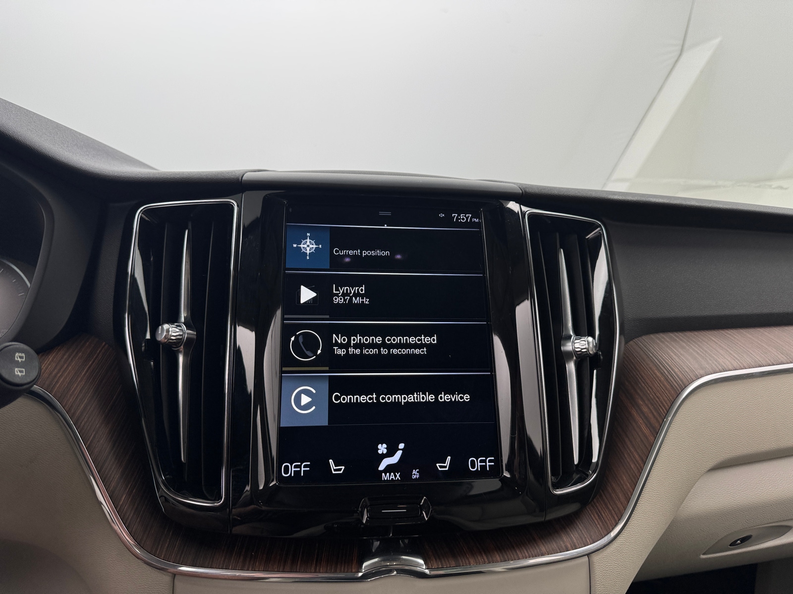 Thumbnail: 2021 Volvo XC60 - 3