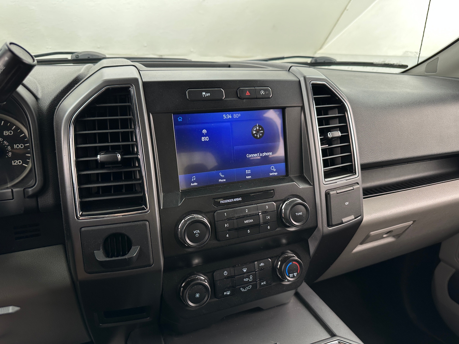 Thumbnail: 2020 Ford Econoline - 4