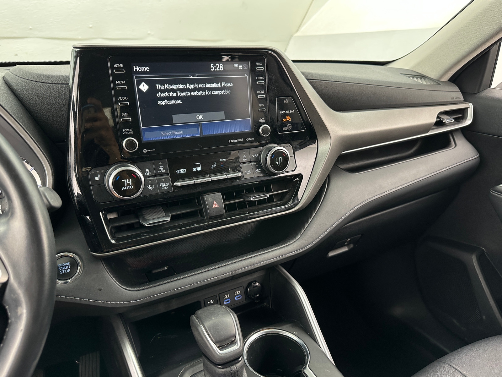 Thumbnail: 2022 Toyota Highlander - 3