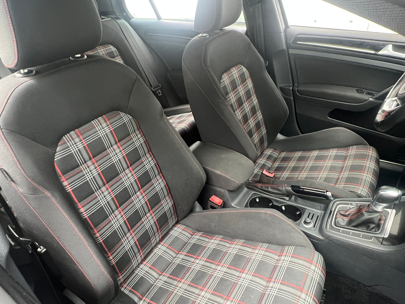 Thumbnail: 2016 Volkswagen Golf - 2