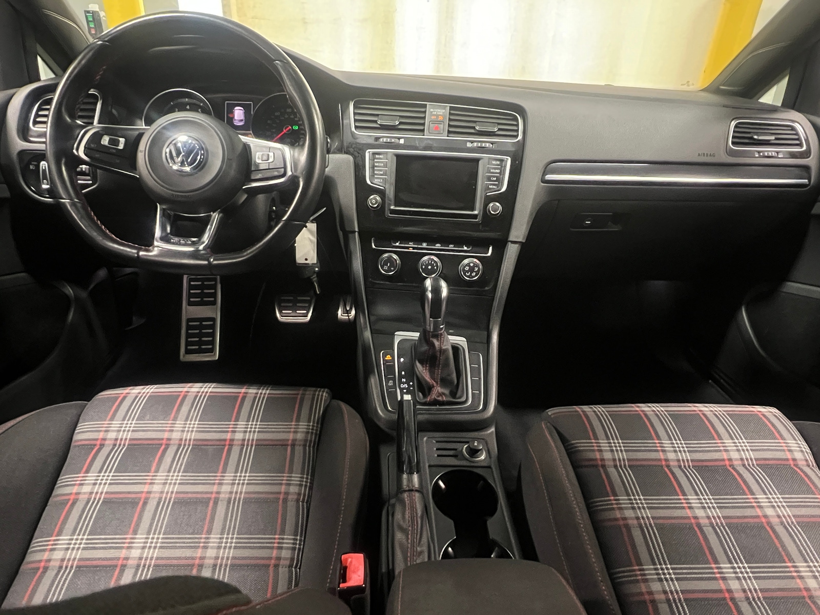 Thumbnail: 2016 Volkswagen Golf - 3