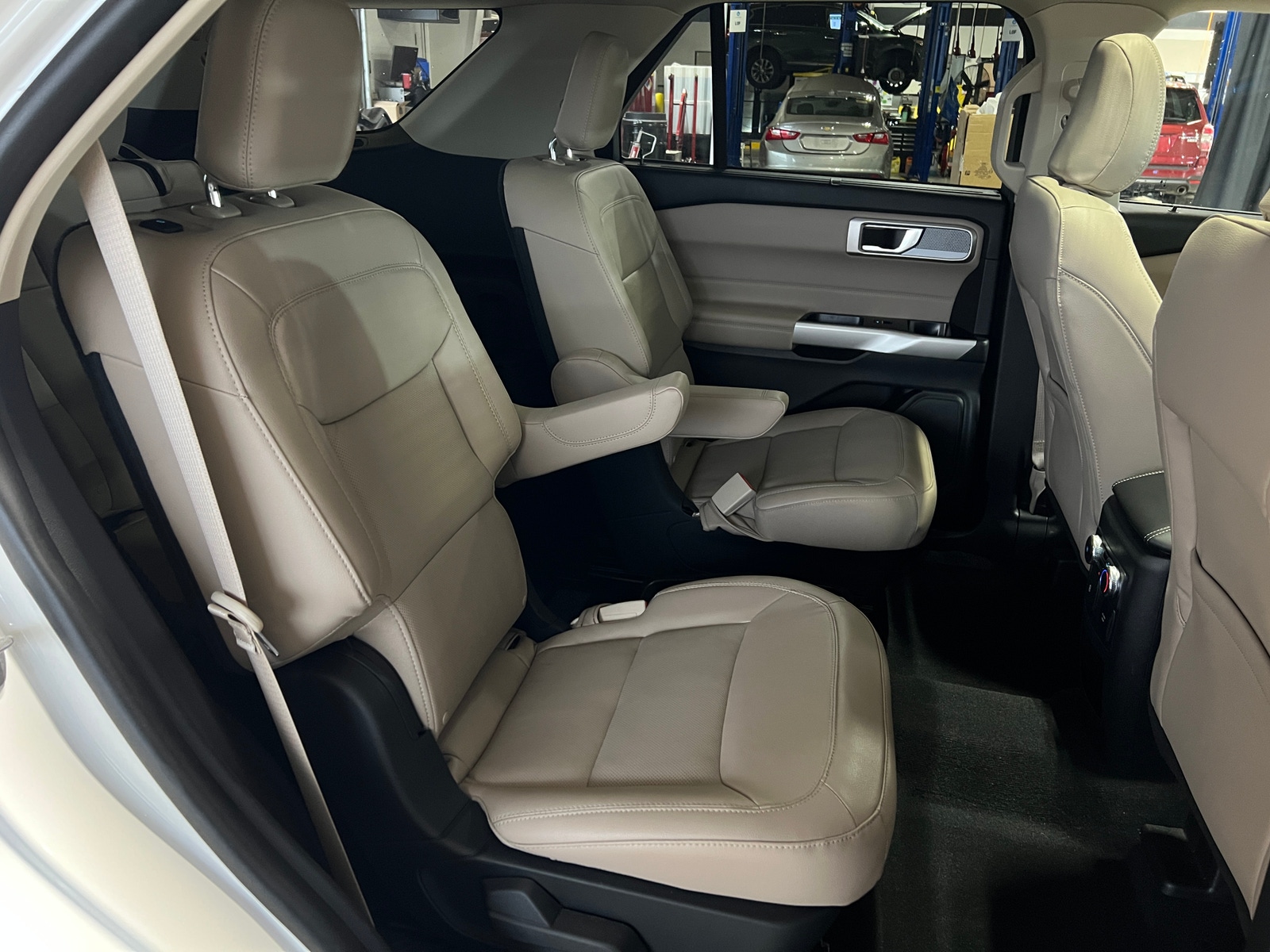 Thumbnail: 2021 Ford Explorer - 5