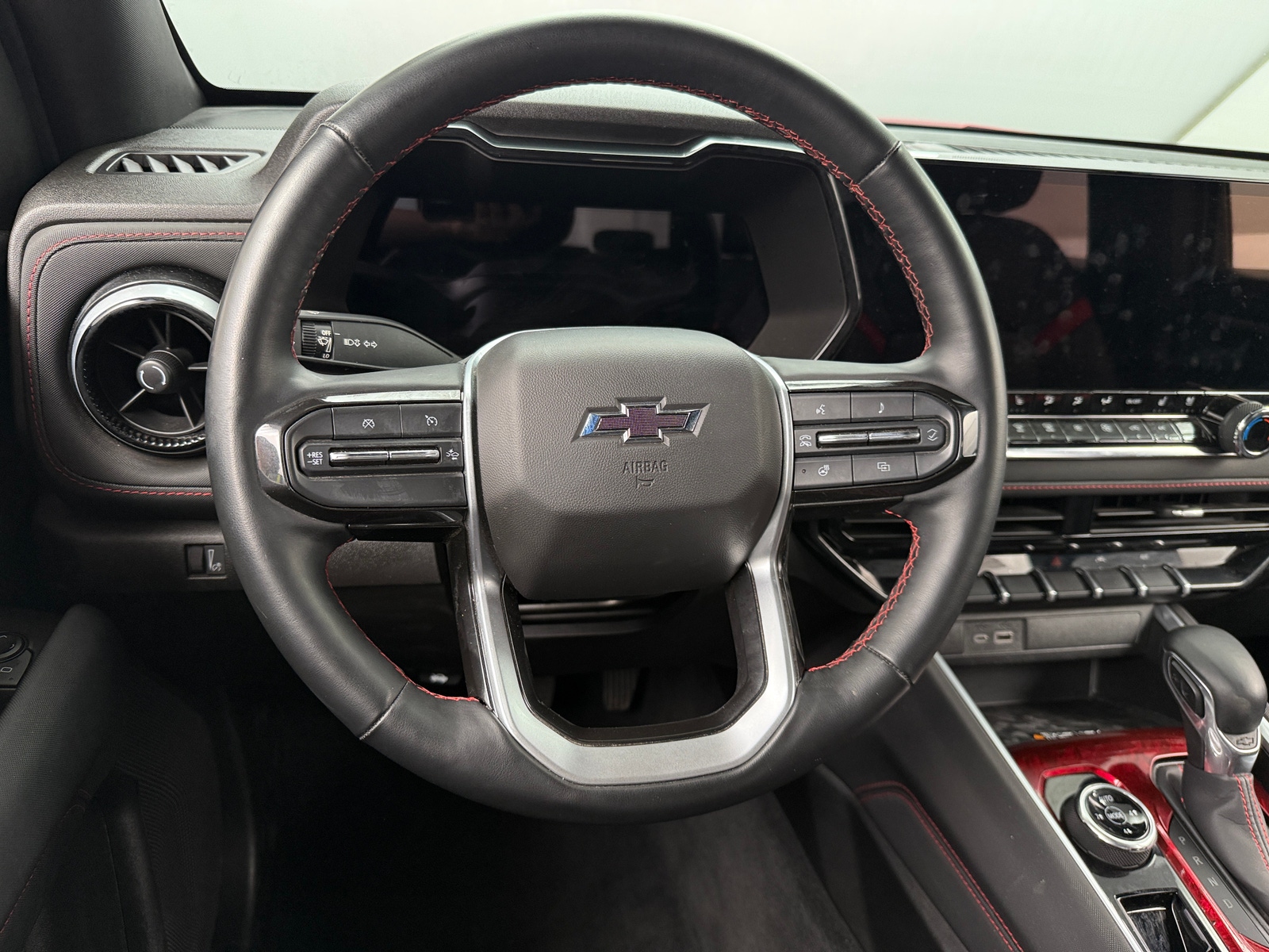 Thumbnail: 2023 Chevrolet Colorado - 4