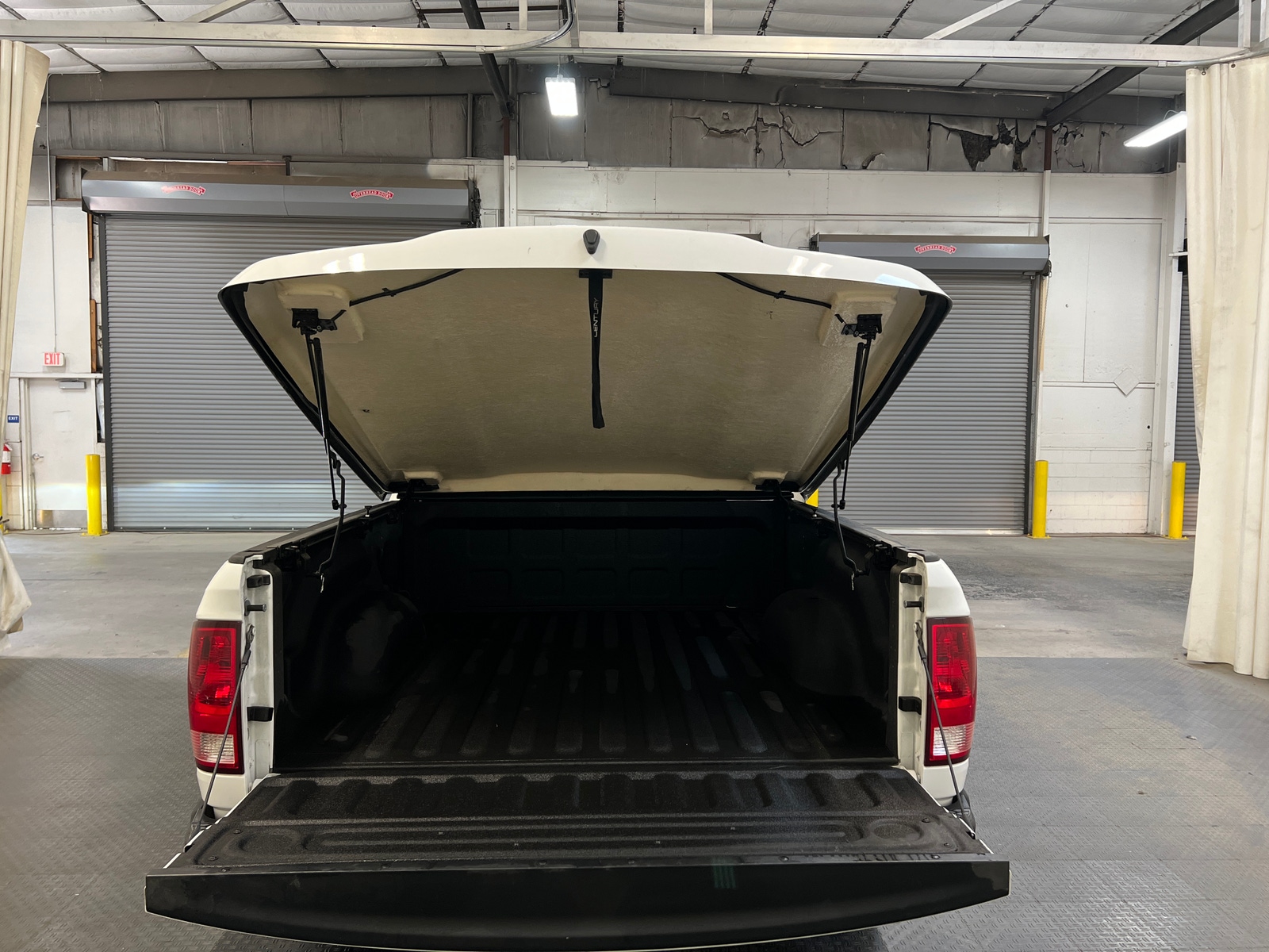 Thumbnail: 2019 RAM 1500 Classic - 6