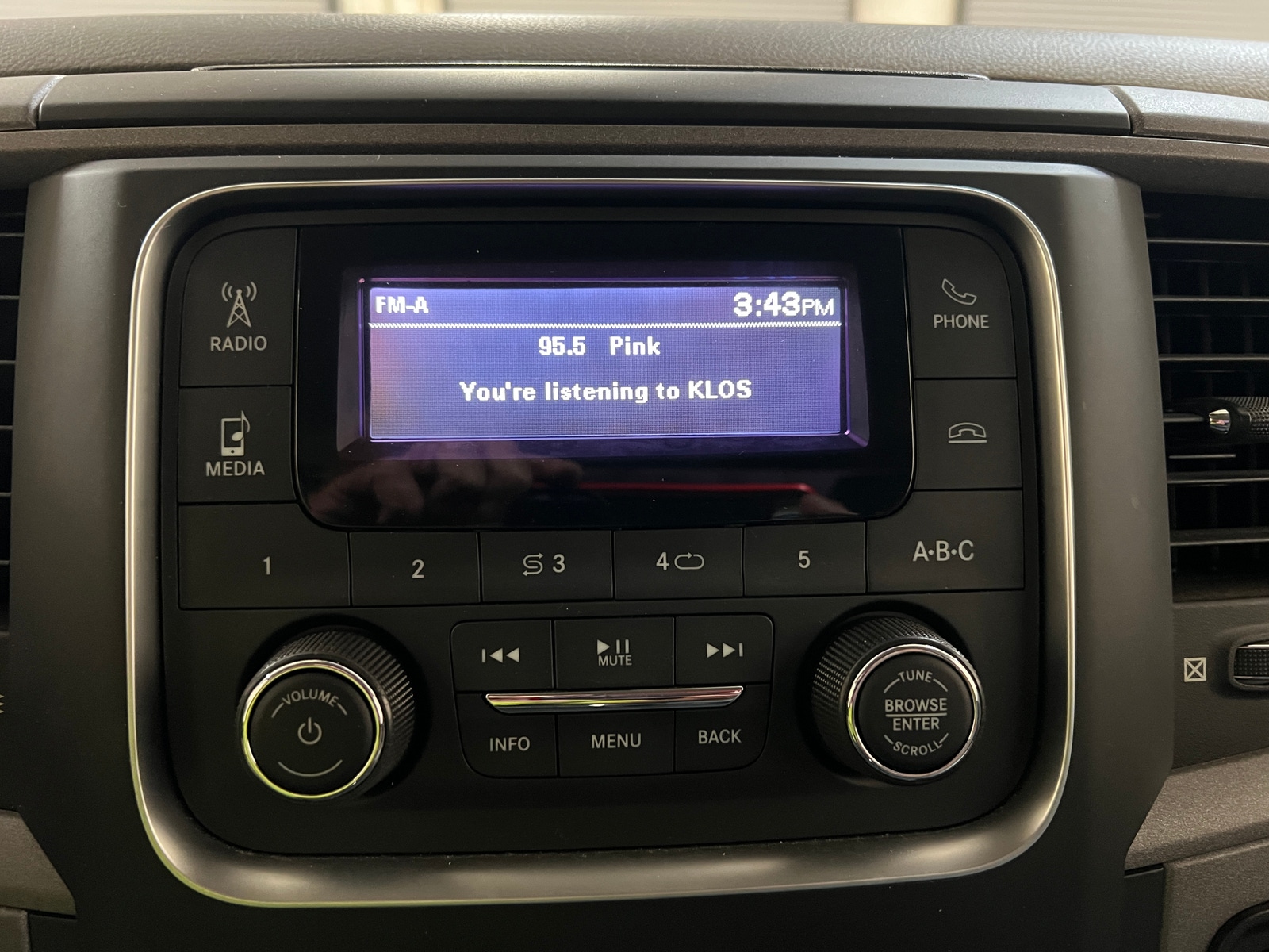 Thumbnail: 2019 RAM 1500 Classic - 4