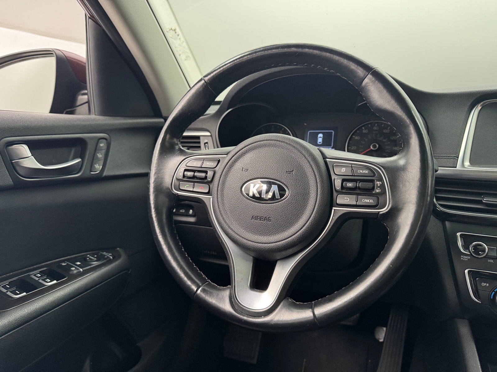 Thumbnail: 2017 Kia Optima - 4