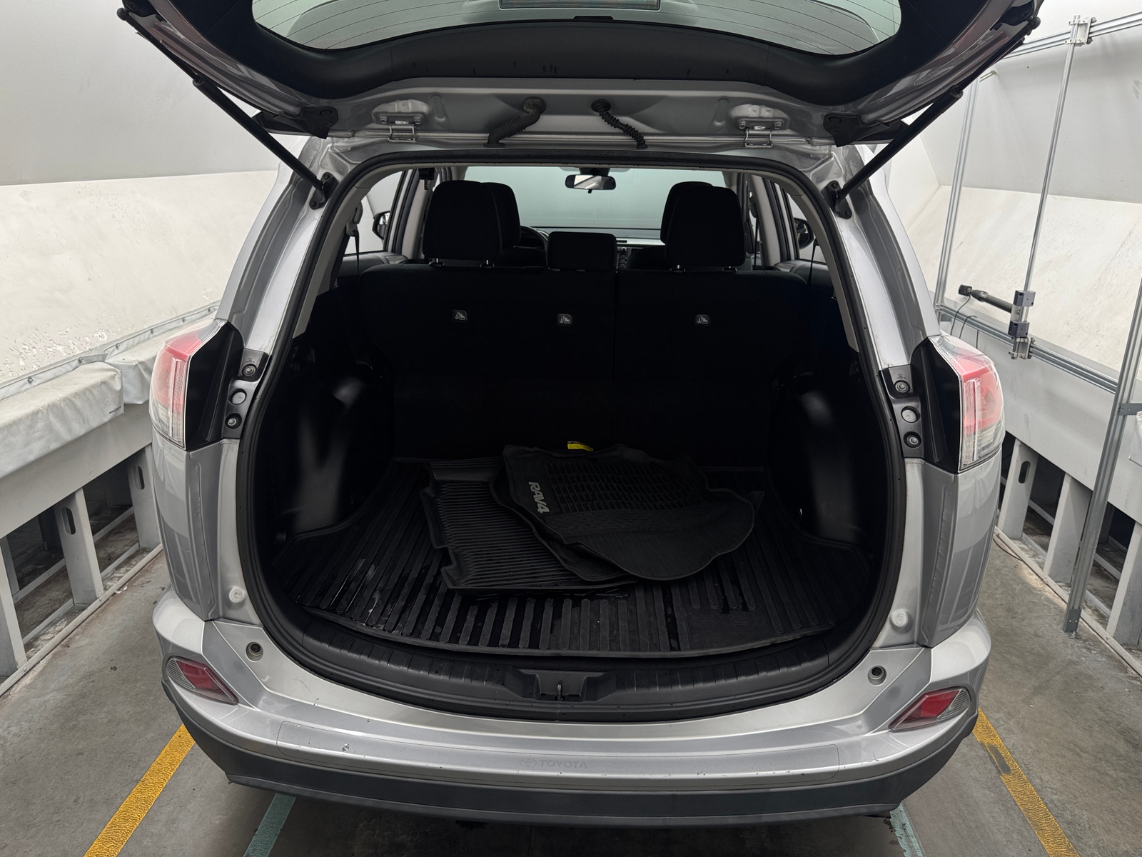 Thumbnail: 2018 Toyota RAV4 - 7