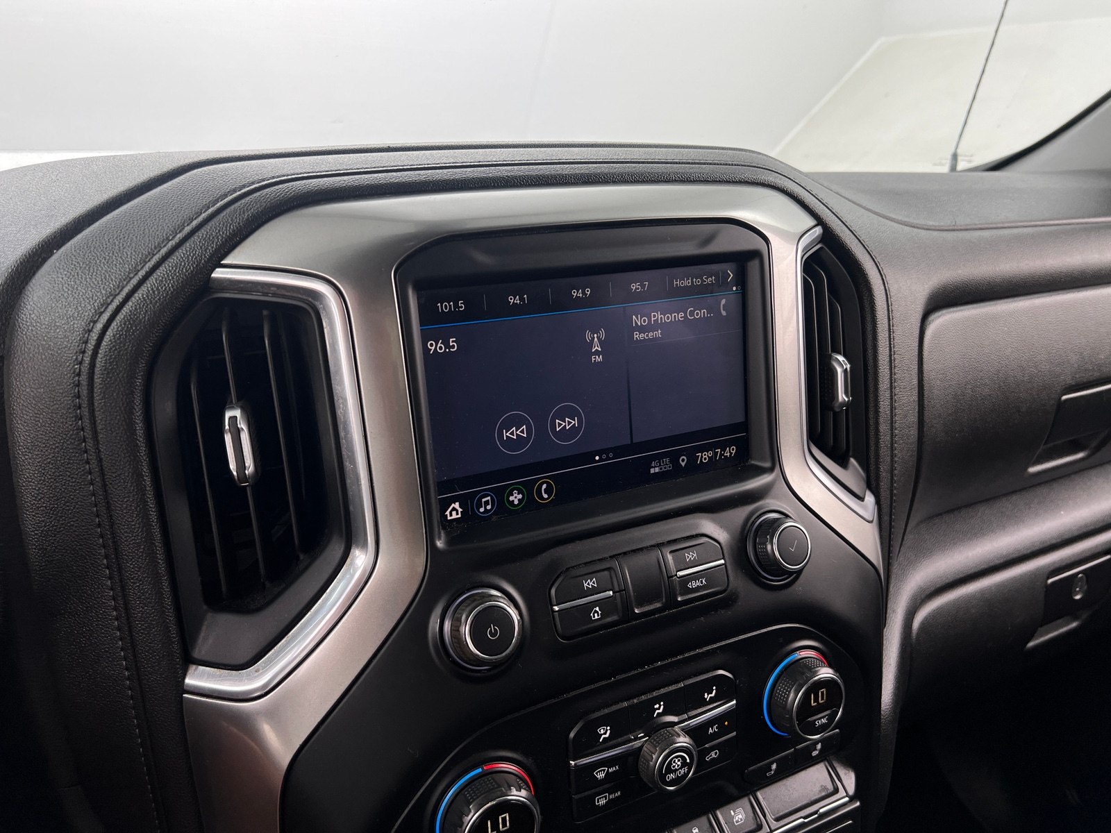 Thumbnail: 2019 Chevrolet Silverado 1500 - 4