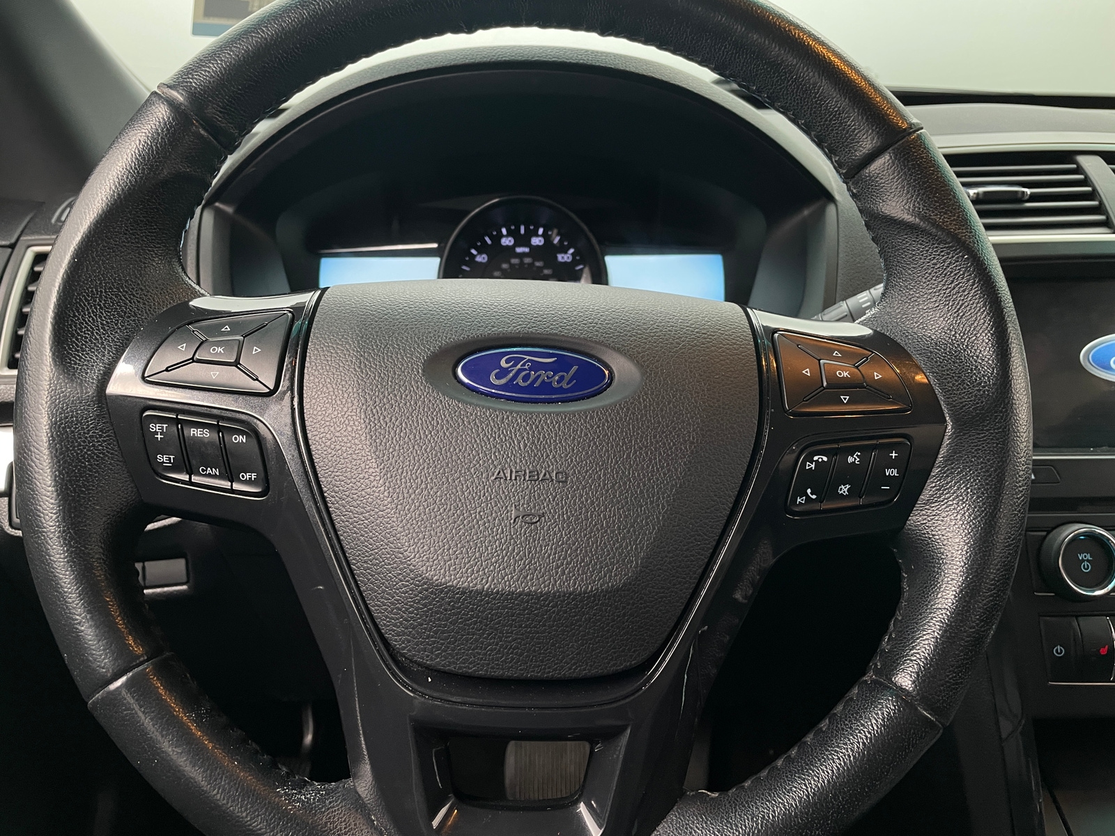 Thumbnail: 2017 Ford Explorer - 4