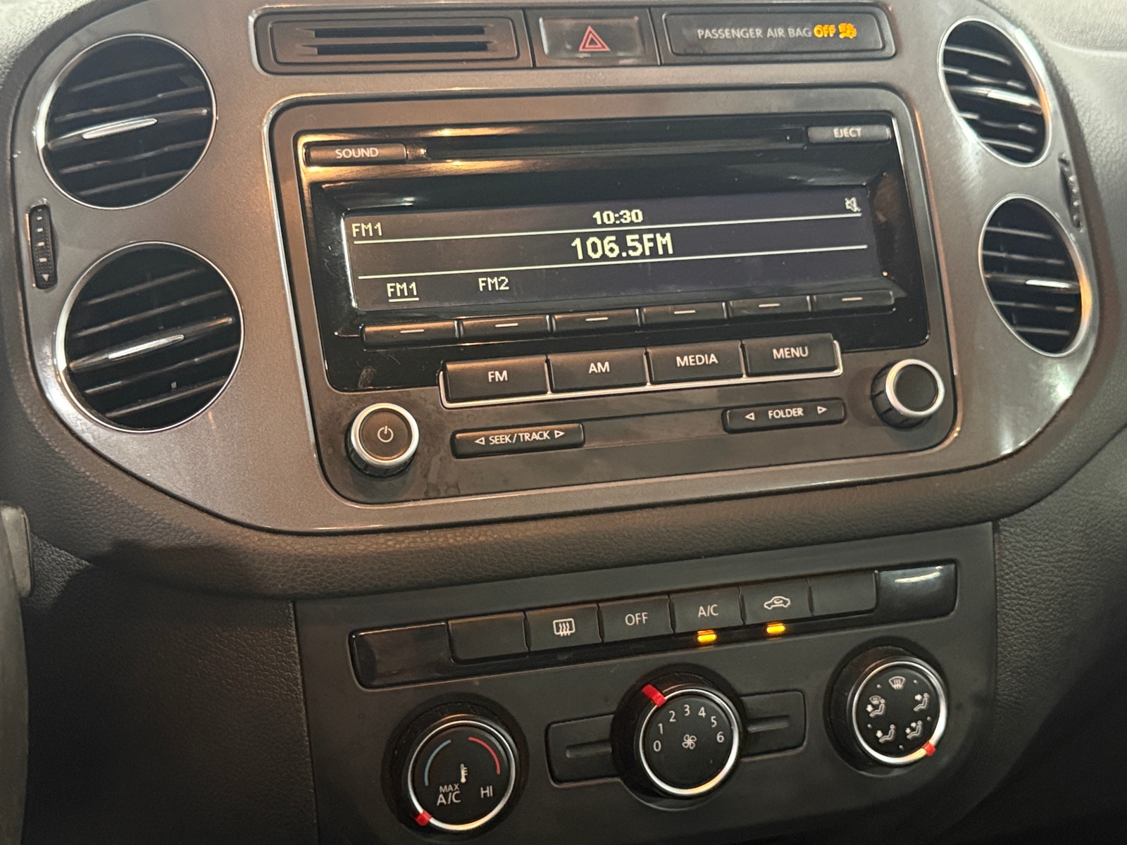 Thumbnail: 2013 Volkswagen Tiguan - 4