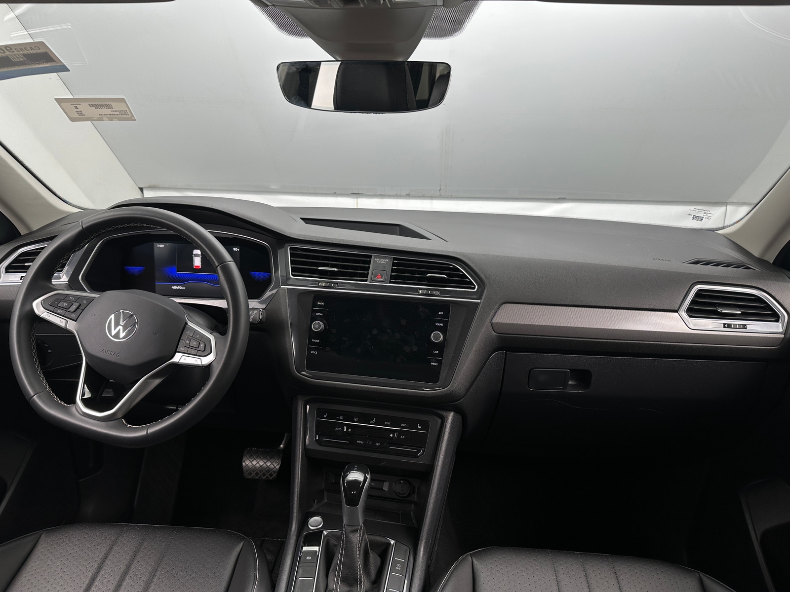 Thumbnail: 2022 Volkswagen Tiguan - 2