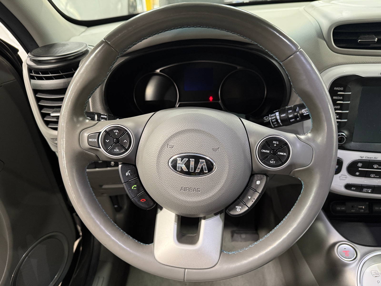 Thumbnail: 2018 Kia Soul EV - 4