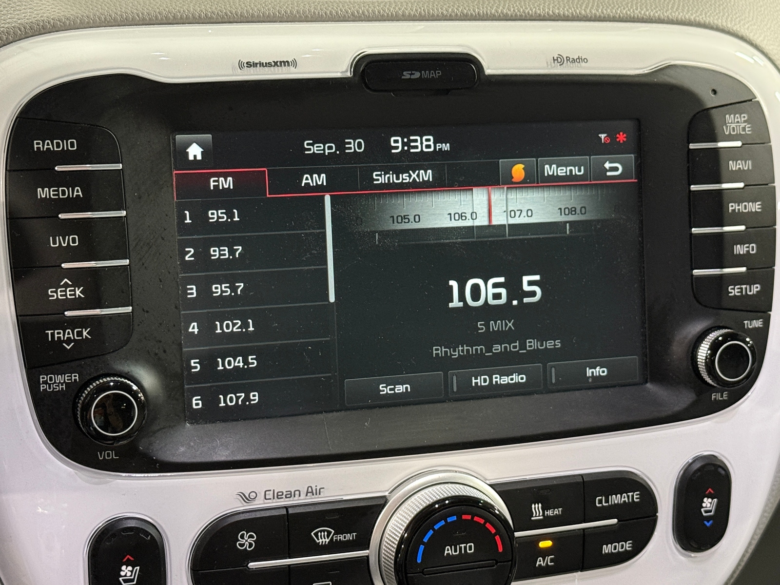 Thumbnail: 2018 Kia Soul EV - 3